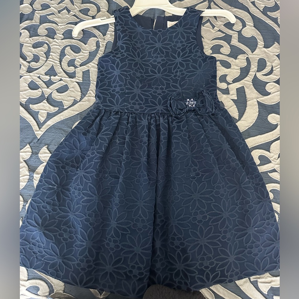 Cute floral dress. Thick material